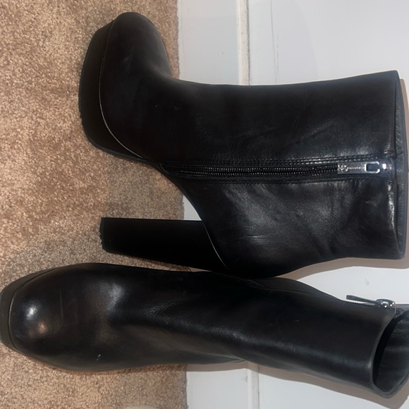 Jessica Simpson black leather platform bootie- size 10/40 - Picture 1 of 4